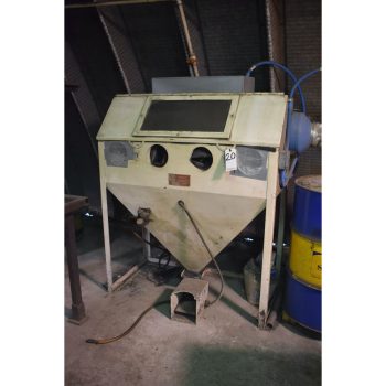 TRINCO DRY BLAST CABINET