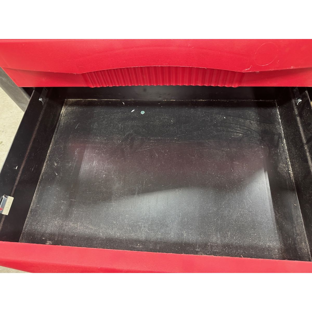 Rubbermaid TradeMaster Rolling Tool Cabinet with Contents | Rig Fee $40 - Image 4