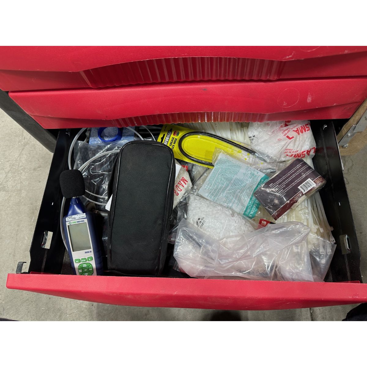 Rubbermaid TradeMaster Rolling Tool Cabinet with Contents | Rig Fee $40 - Image 5