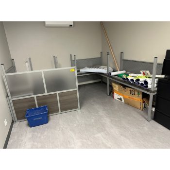 Lot of (6) Desks and (2) File Cabinets | Rig Fee $375