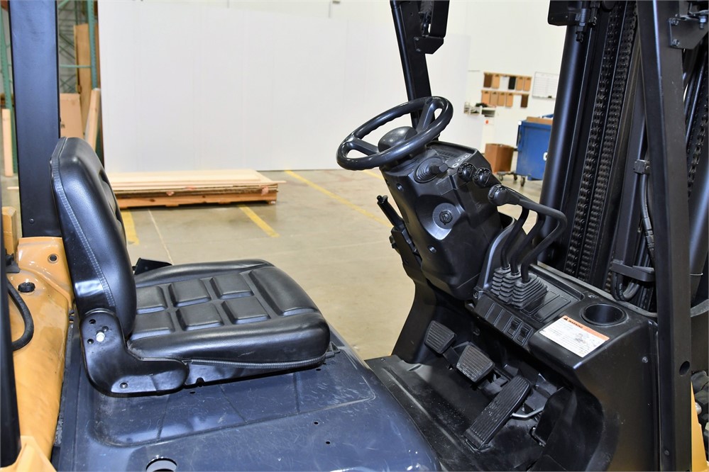 CAT 2C6000 FORKLIFT - Image 7